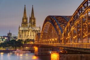 Shows the Cologne Cathedral